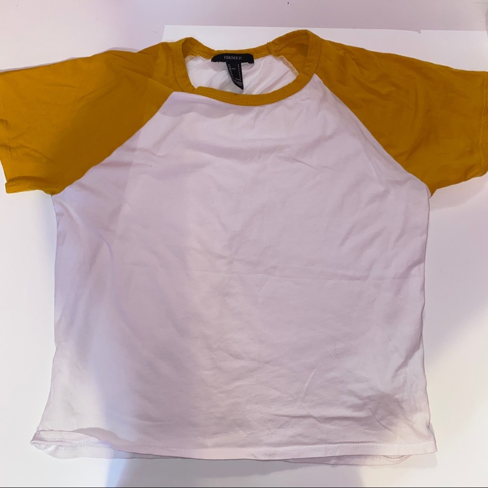 Two-toned raglan sleeve cropped crop